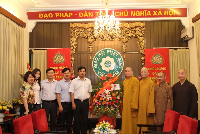 Cho phép tôn giáo ở Việt Nam gia nhập tôn giáo nước ngoài
