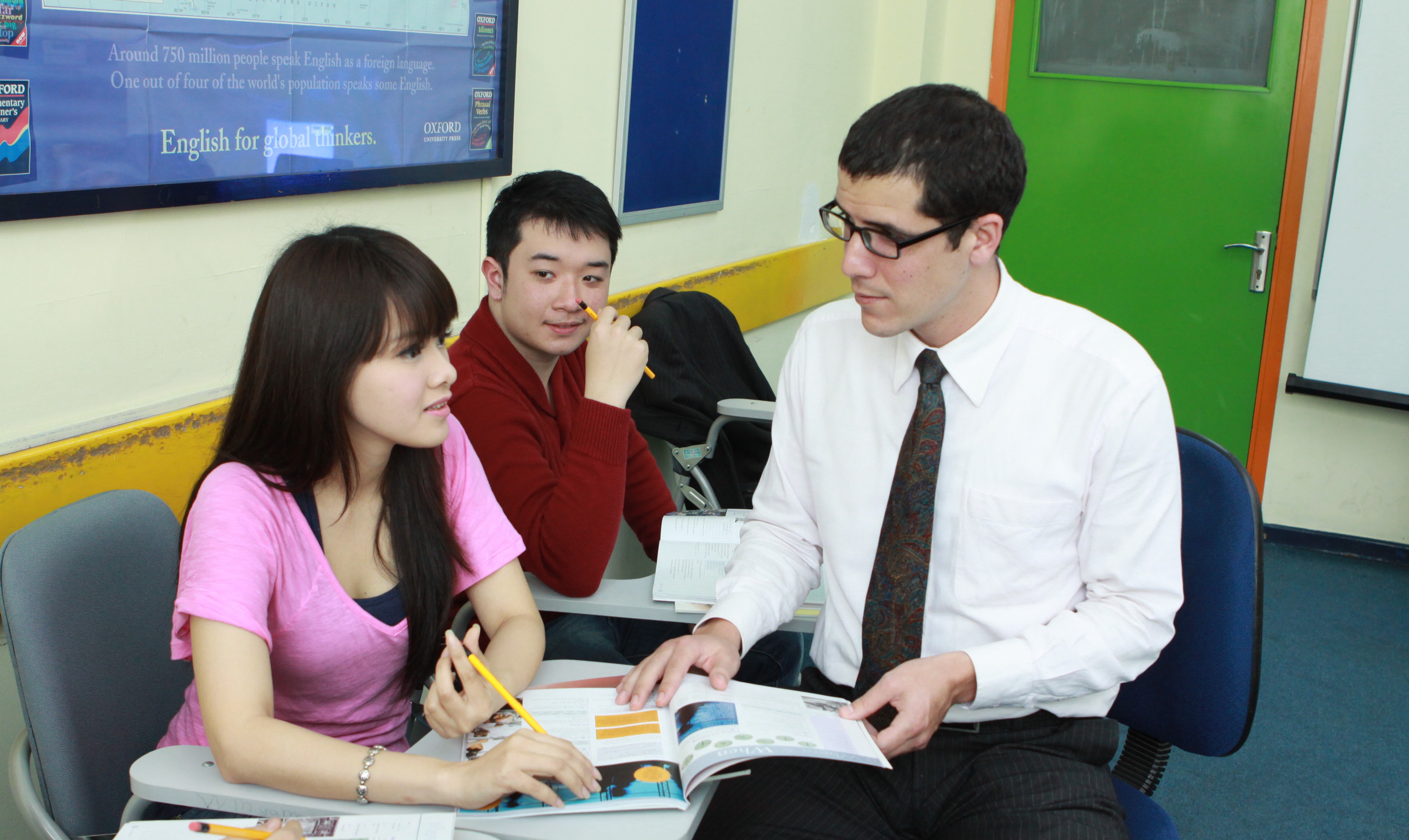 Tiêu chuẩn giáo viên giảng dạy tại trung tâm ngoại ngữ, tin học