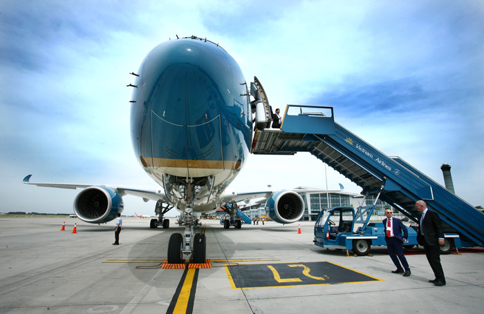 Mức thu phí nhượng quyền khai thác cảng hàng không, sân bay