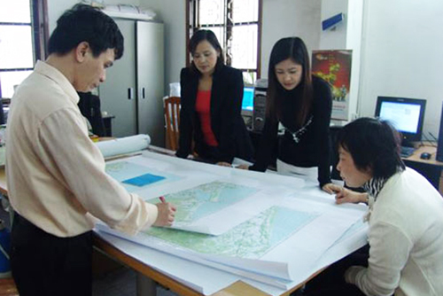 What are requirements on content and level of inspection of administrative boundary data in Vietnam?