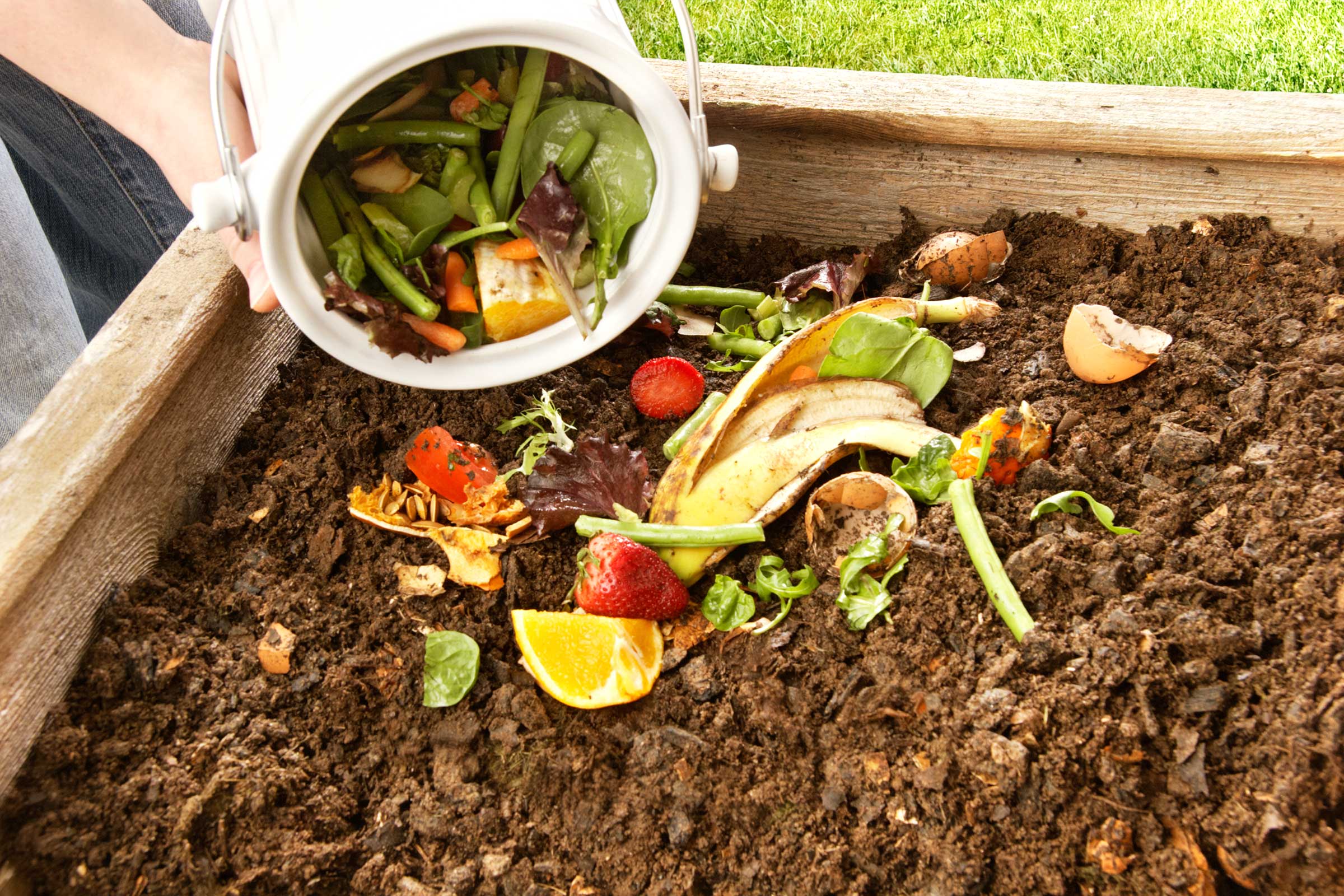 Khuyến khích hộ gia đình chôn lấp rác hữu cơ có thể phân hủy tại gia