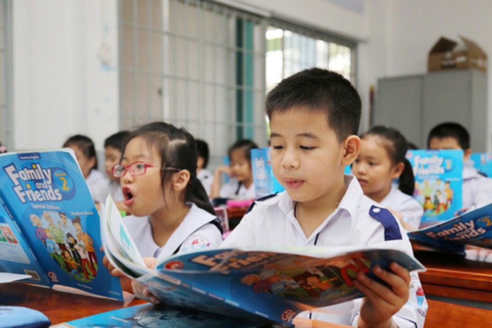 Thù lao cho giáo viên tiểu học dạy thực nghiệm tiếng Anh là 100.000 đồng/tiết