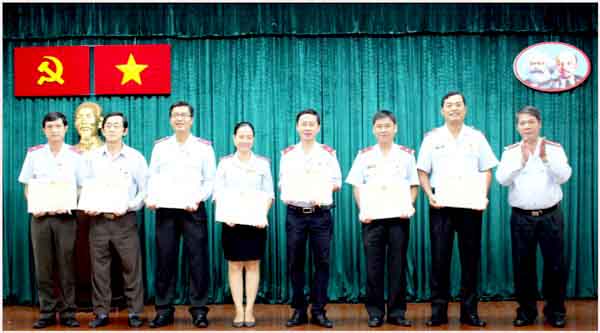 Cá nhân nào được xét  xét tặng Kỷ niệm chương "Vì sự nghiệp Thanh tra"