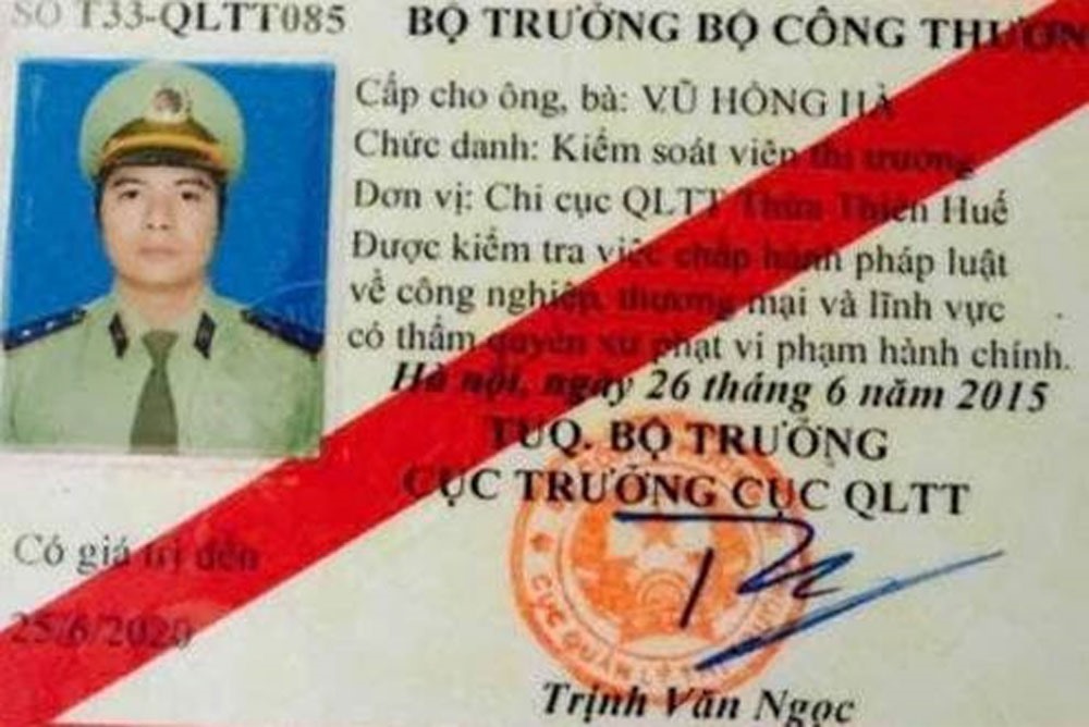 Thẻ thanh tra chuyên ngành Công thương bị tạm đình chỉ sử dụng khi nào?