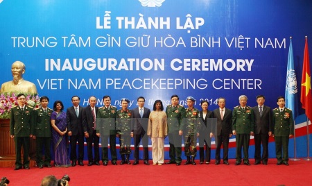 Trung tâm gìn giữ hòa bình Việt Nam có chức năng gì?