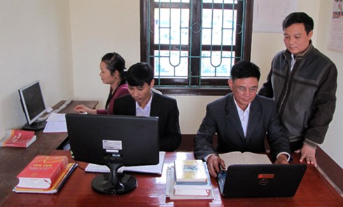 Communal Civil Servants Must Have Professional Qualifications of College Degree or Higher