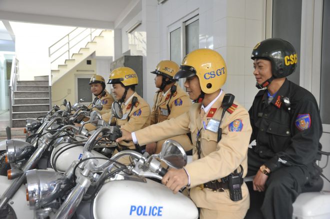 Cảnh sát giao thông đồng loạt ra quân bảo đảm TTATGT
