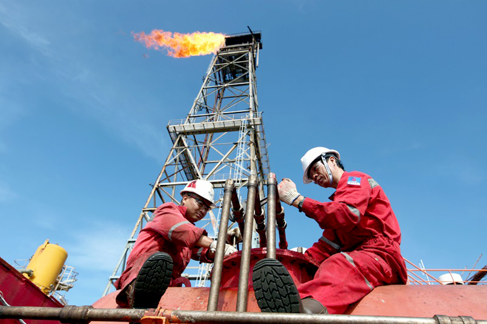 Lĩnh vực thăm dò dầu khí: Thời giờ làm việc của NLĐ được quy định NTN?