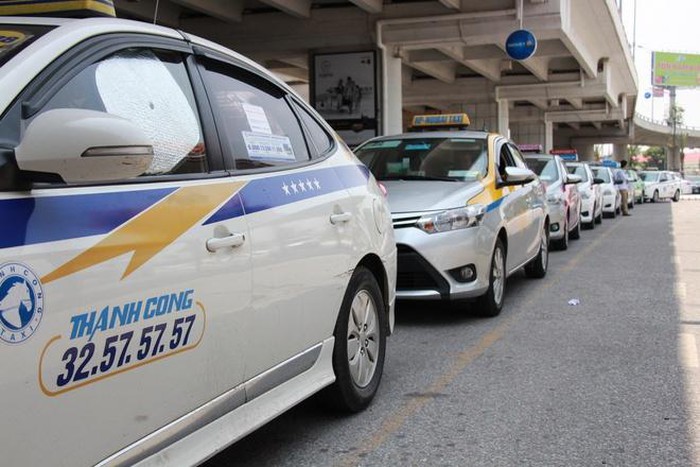 Phòng, chống Covid -19: Lái xe taxi phải hạn chế nói chuyện với khách 