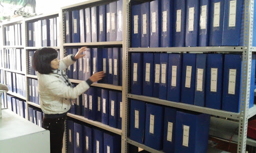 Giao, nhận và quản lý tài liệu lưu trữ đang bảo quản tại kho Lưu trữ cấp huyện