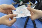 Đã được nhà nước đóng BHYT, NLĐ có phải đóng thêm BHYT tại DN?