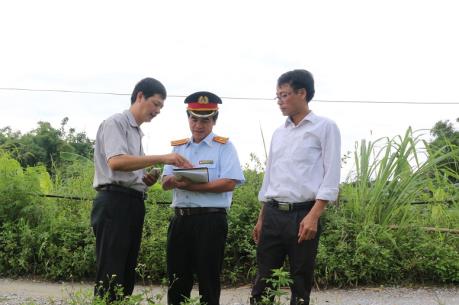 03 Cases of revoking cards of specialized inspectors in the natural resources and environment sector in Vietnam