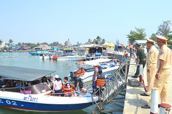 Emergency Cases in which waterway traffic police in Vietnam may mobilize means of transport