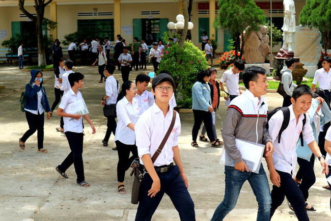 The name of secondary schools in Vietnam must be written on their stamp