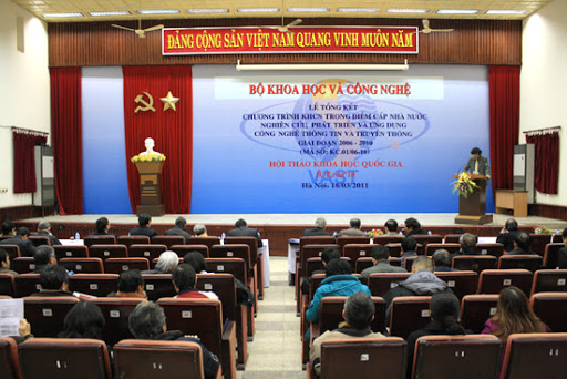 What are operating principles of the Board of Directors of Science and Technology Program in Vietnam?