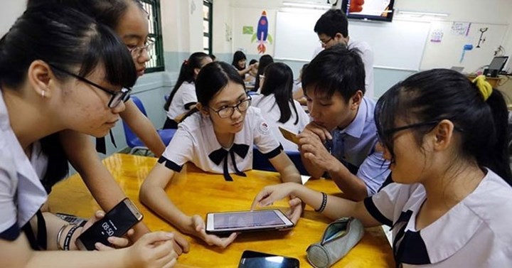 HOT: Học sinh được sử dụng điện thoại để phục vụ học tập từ 01/11/2020