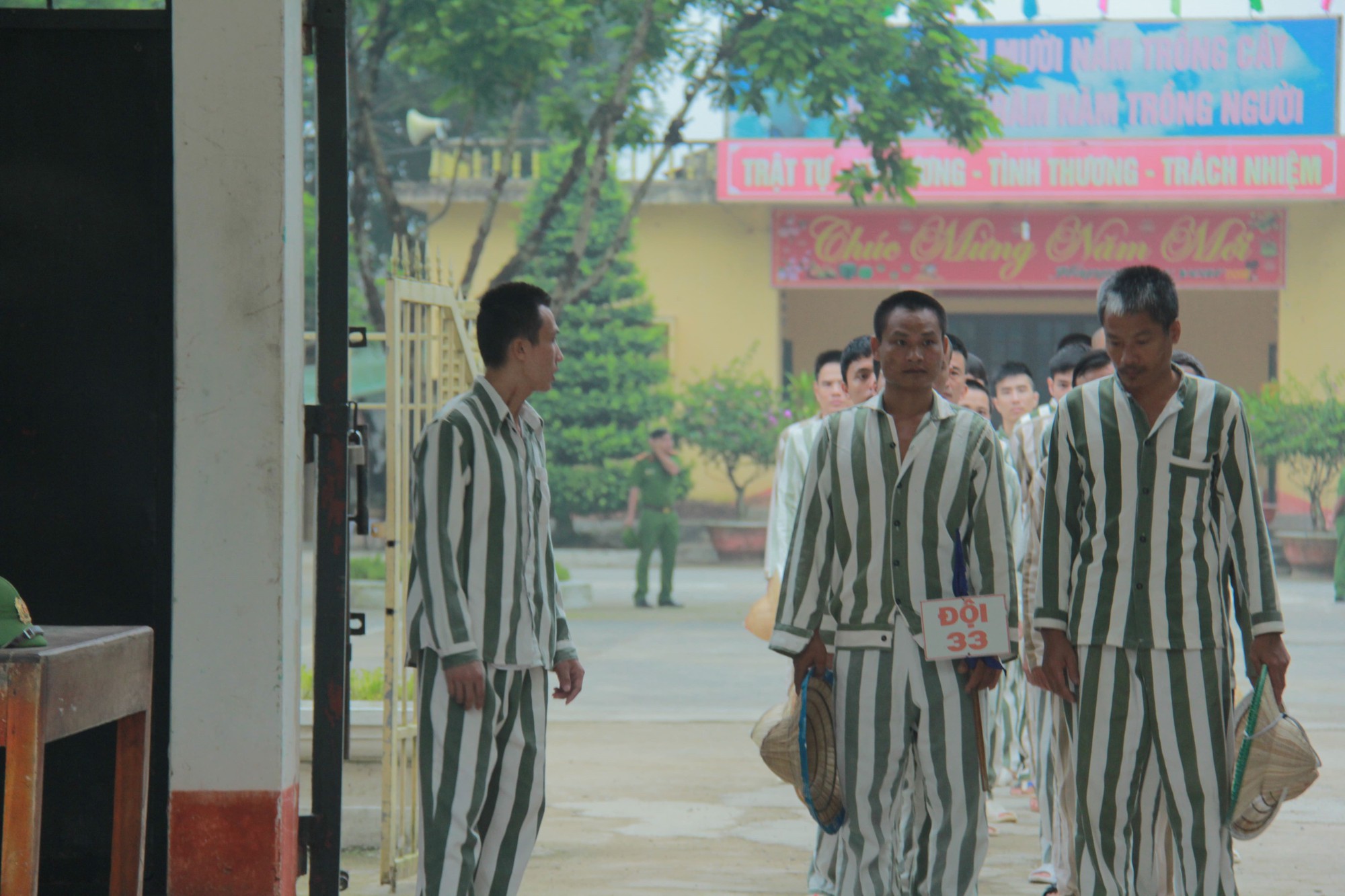 The criteria for classifying the level of compliance with the sentence of imprisonment as "good" for prisoners in Vietnam