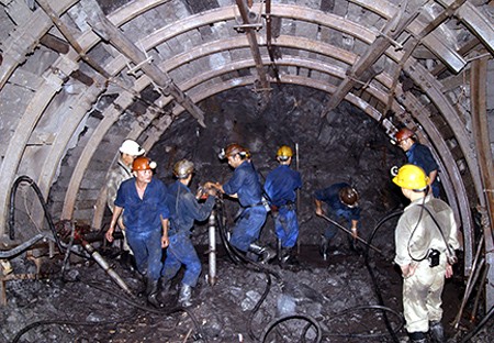 Vietnam: Skills required for graduates from college-level underground mining technology