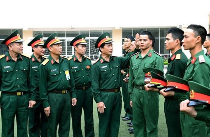 Vietnam: Regulations on early salary step upgrade for professional servicemen