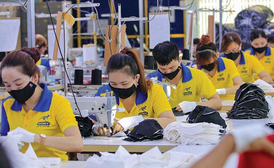 Trade Union calls on workers to carefully consider going back to their hometowns for the Tet holiday in Vietnam