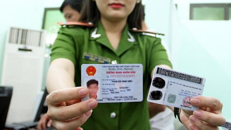 Is it compulsory for all citizens in Vietnam to replace the current ID card with the chip-mounted citizen ID card before July 1, 2021?