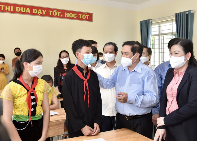 Thủ tướng yêu cầu lên phương án tiêm vaccine phòng COVID-19 cho học sinh