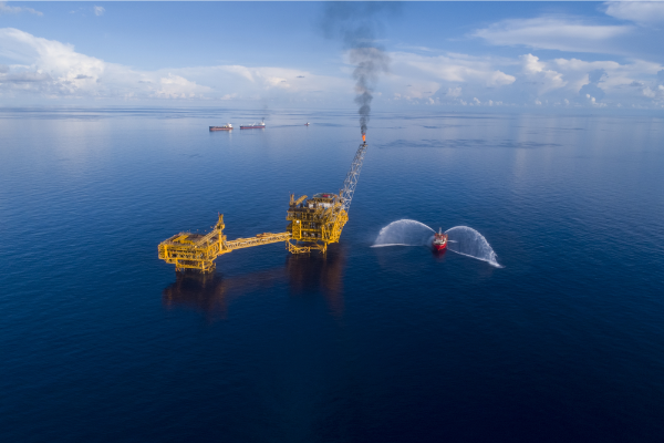 Thực hiện việc quản lý chất thải đối với hoạt động dầu khí trên biển