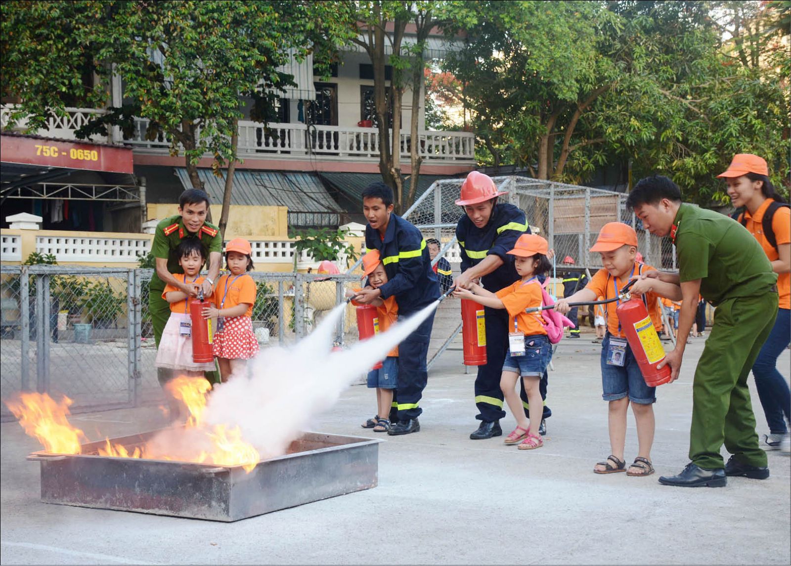 Organization of education on fire prevention and fighting skills from preschool to university in Vietnam