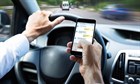 Năm 2022, sử dụng điện thoại khi đang lái xe bị phạt bao nhiêu?
