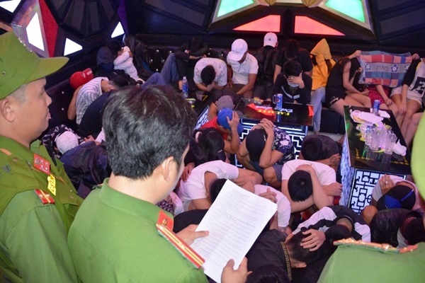 Does karaoke establishments in Vietnam have to take responsibility when their customers use narcotic substances? 