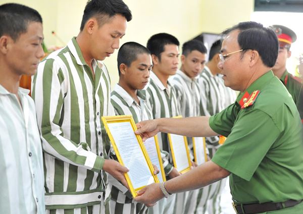 Vietnam: Procedures for considering amnesty in special cases in 2022 