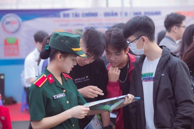 Candidates for direct admission or priority for admission to military schools in Vietnam