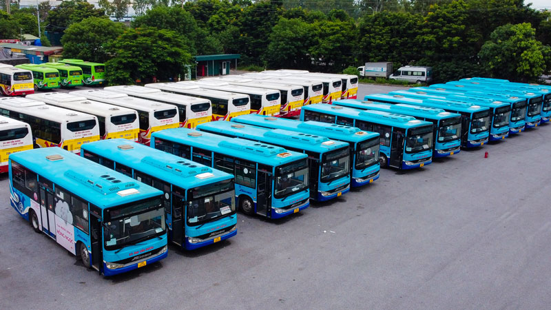 Ho Chi Minh City officially allows buses, taxis, and technology vehicles to operate again