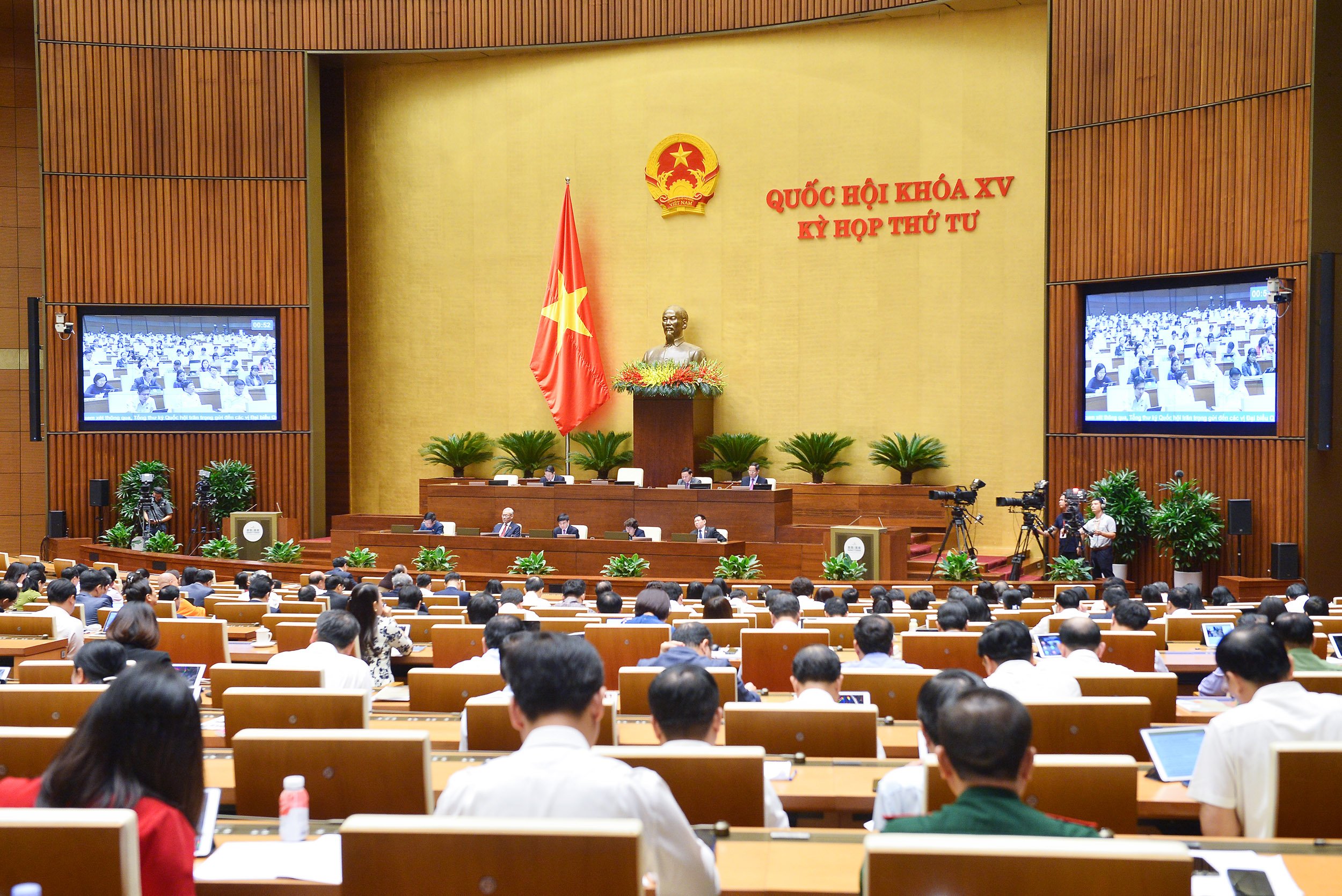 06 laws, 13 resolutions passed at the 4th Session, 15th National Assembly in Vietnam