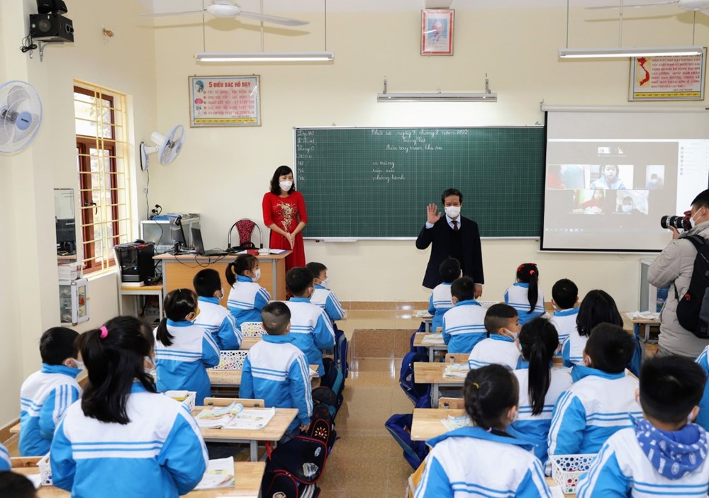 Responsibility to give explaination regarding management of educational activities in Vietnam