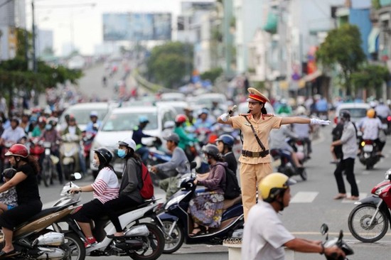 To strictly handle violations of traffic safety regulations during the holiday from April 30-May 1 in Vietnam