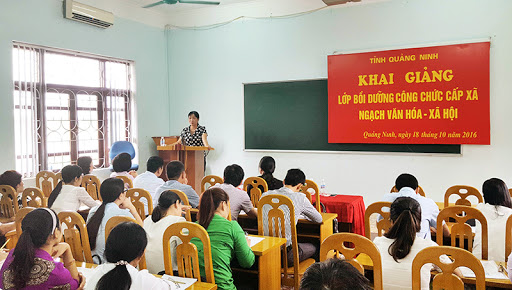 Standard teaching hour conversion regime for lecturers of training facilities for cadres, civil servants and public employees in Vietnam