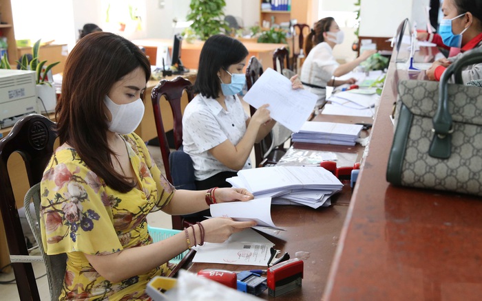 Regimes and policies for civil servants on probation and instructors in Vietnam