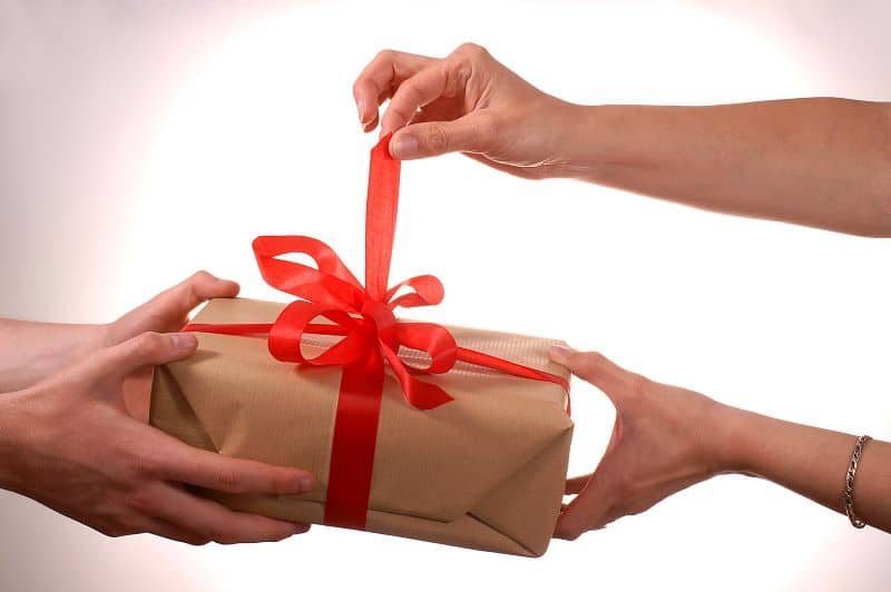 Định mức miễn thuế xuất nhập khẩu đối với quà biếu, quà tặng là bao nhiêu?