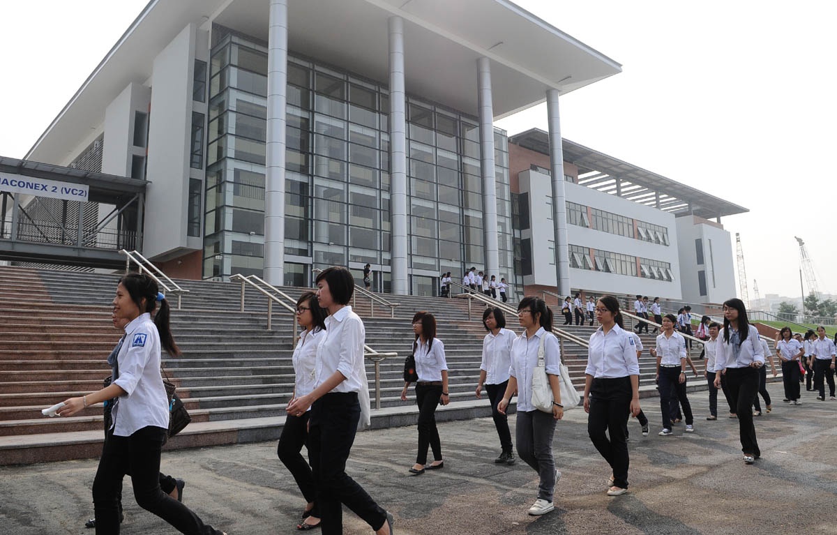 Are gifted schools eligible to organize non-gifted classes in Vietnam?