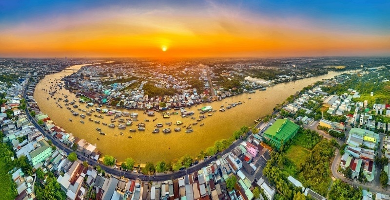 Who is the Chairman of the Coordinating Council of the Mekong Delta in Vietnam? 