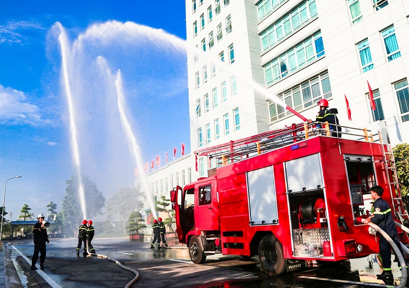 Standards for officers inspecting fire safety and rescue in Vietnam