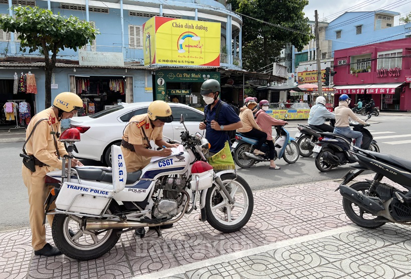 To strictly prohibit any act of intervention or influence in the process of handling violations of traffic laws in Vietnam