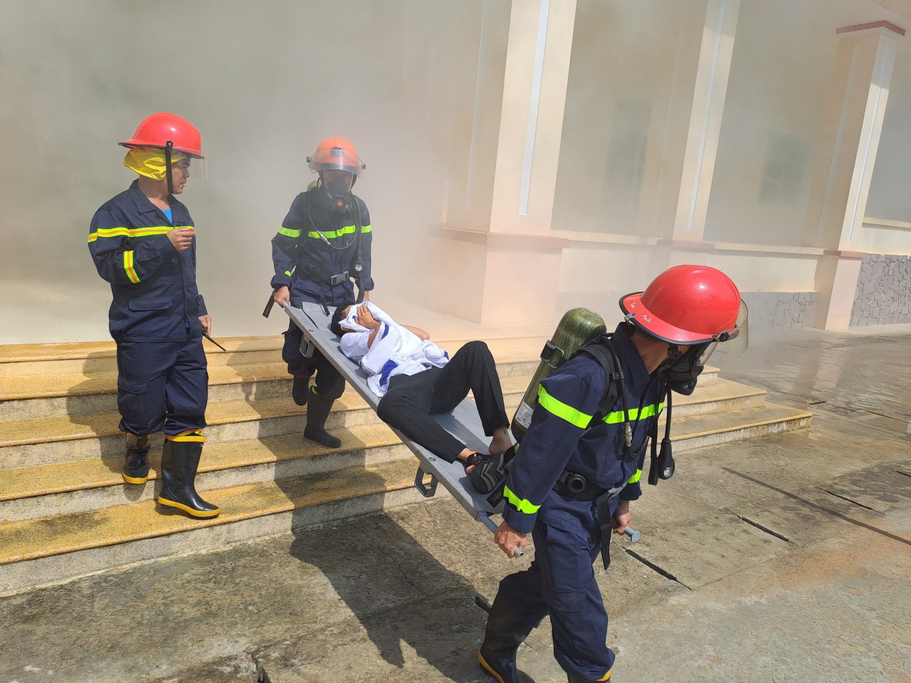 To urgently complete the dossier requesting the development of the Law on Fire Prevention, Fighting and Rescue in Vietnam