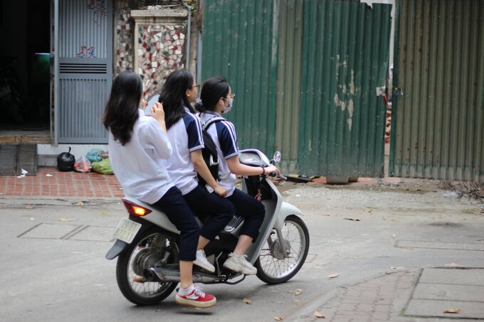 Kiểm tra việc sử dụng phương tiện tham gia giao thông của học sinh trong trường học