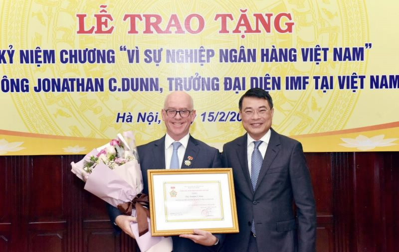 Criteria for awarding Commemorative medal "For the cause of Vietnam Bank"