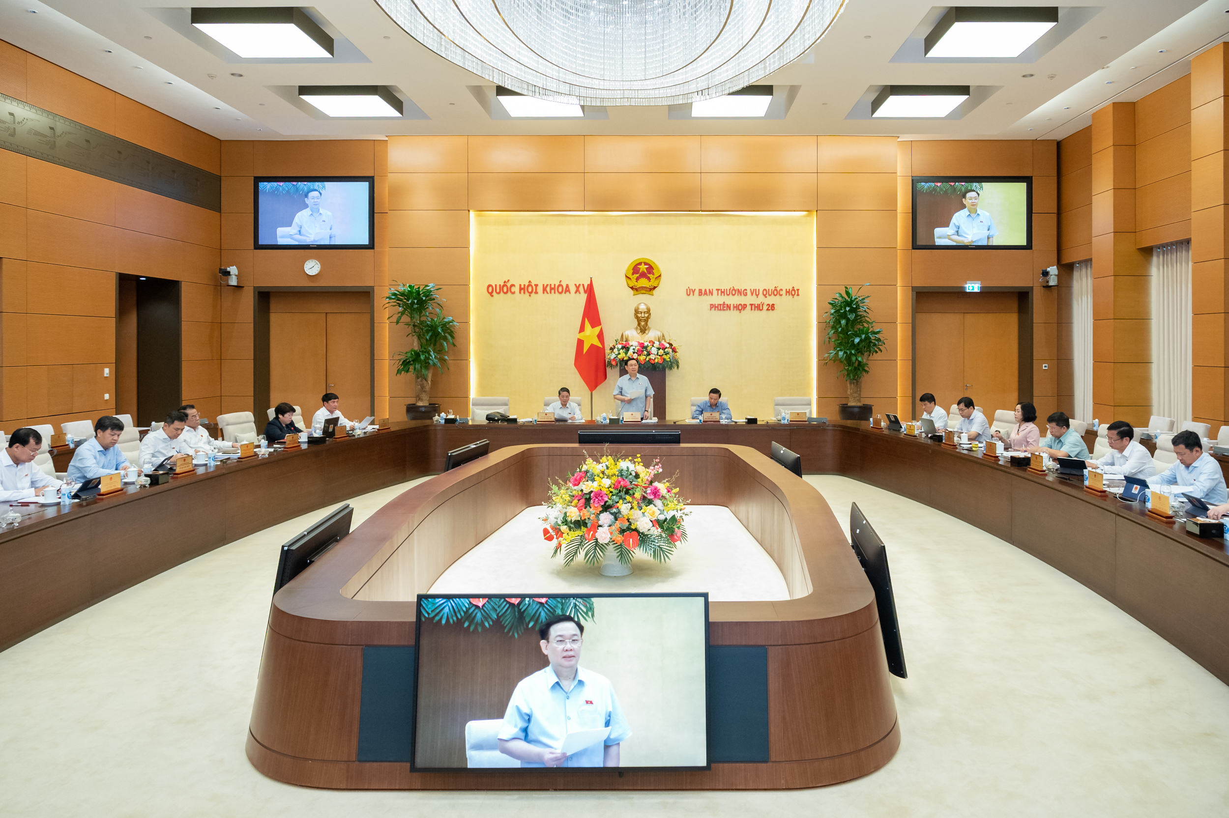 06 Sources of information for selecting issues explained at meetings of the Nationalities Council and Committees of the National Assembly in Vietnam