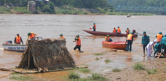 Training for Emergency Medical Teams (EMTs) on health response in disasters and search and rescue in Vietnam