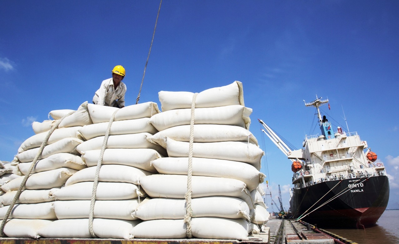 Phương thức điều hành hạn ngạch thuế quan nhập khẩu với gạo và lá thuốc lá khô từ Campuchia 