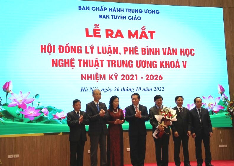 The Central Council of Literary and Art Criticism is under which authority in Vietnam? 